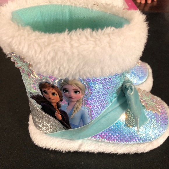 Toddler Elsa and Anna slippers - Picture 2 of 4